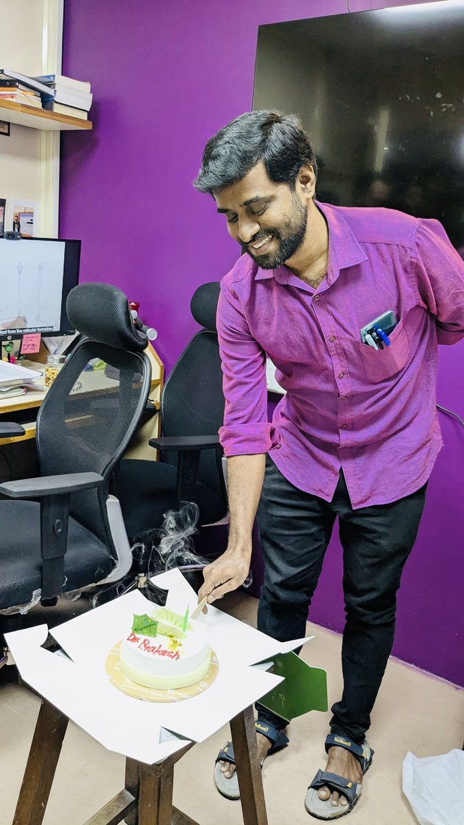 Ishwariya13's tweet image. Dr.Prakash, our postdoctoral fellow has landed a CSIR-RA fellowship which means he’s going to travel with us for 3 years on a funded project! Join us in celebrating this and we can’t wait for the cool stem cell science he’s going to bring to the world👏🏼🙌🏻🎉🎉🥳