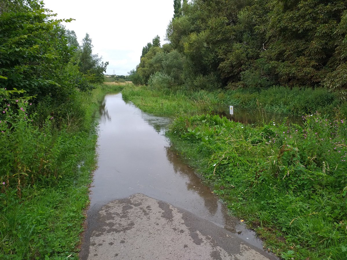 FinchettsBrook's tweet image. Canal breached beyond bridge 131
Towpath closed
Leaking into wetlands &amp;amp; starting to flood countess park vila knoll bridge
@ShitChester @FriendsCoCCP