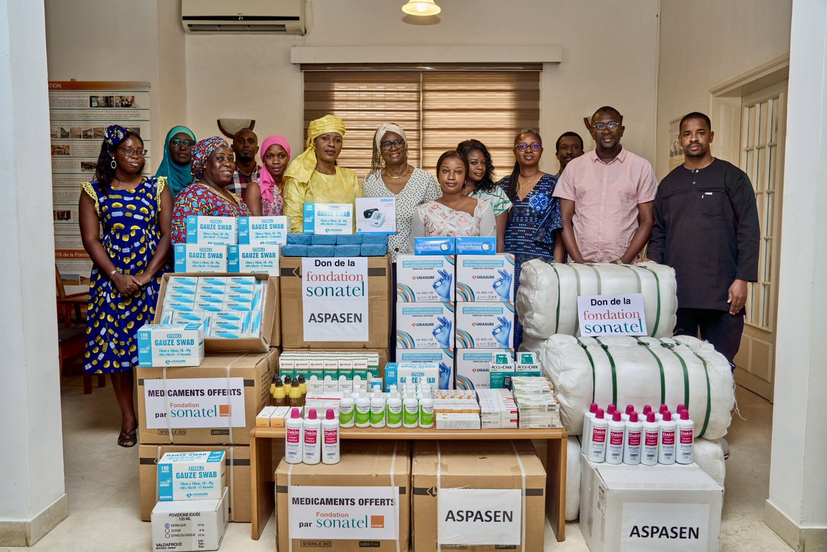 FSonatel's tweet image. La Fondation Sonatel a procédé à la remise de dons de médicaments et de matériels médicaux à l’Alliance pour les Soins Palliatifs au Sénégal (ASPASEN).

Ce geste s’inscrit dans notre engagement pour un accès équitable à des soins de qualité, en soutien aux actions de terrain…