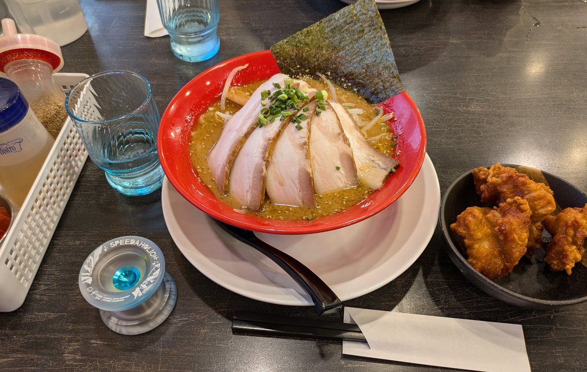 kn442018011A's tweet image. 今日は仕事帰りに同僚たちと
味噌ラーメン🍜
気になってたお店に行けて良かった😆

#ヨーヨーラーメン部