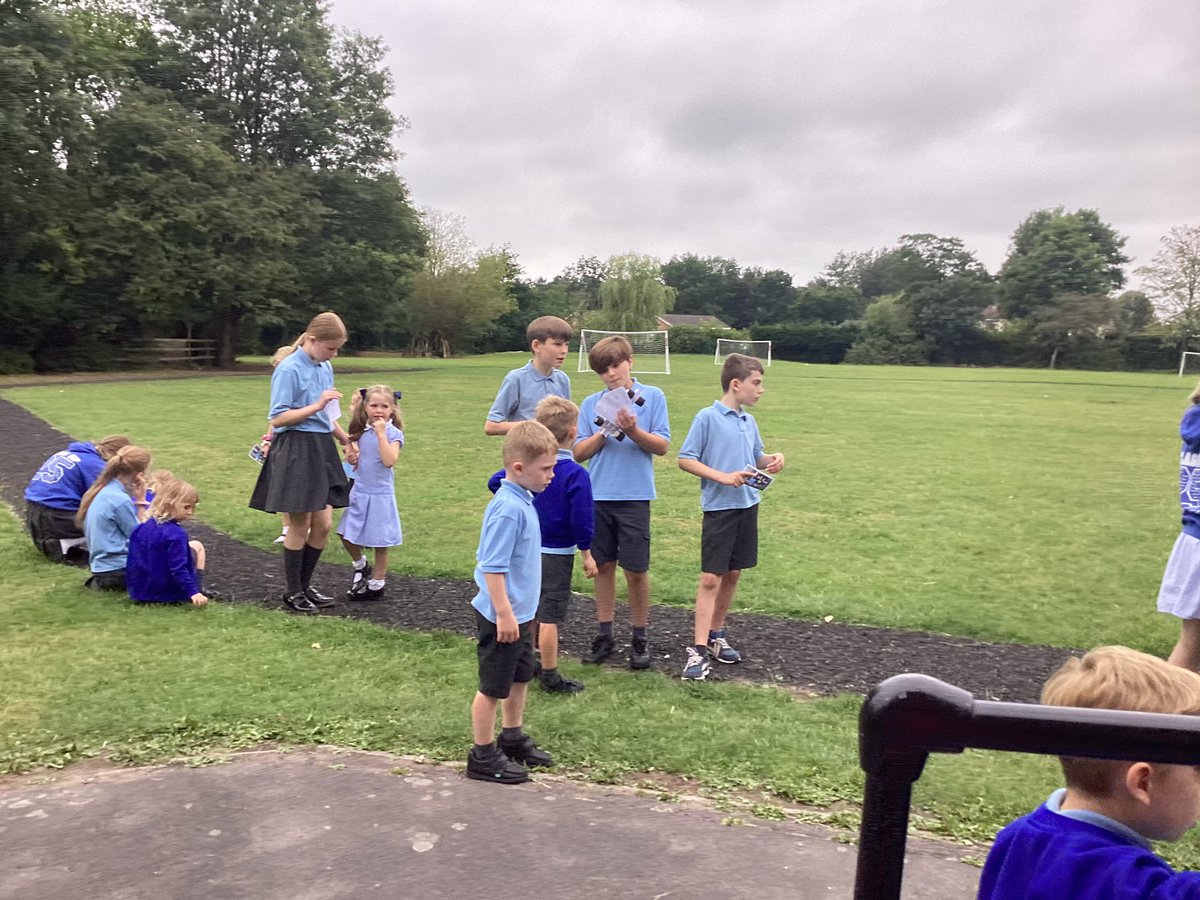 Reception brought their Year 6 buddies a lovely picture to say goodbye 😍. Mrs MD