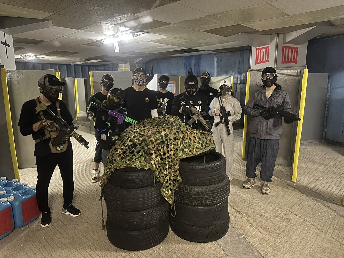 PhantomBul15669's tweet image. 本日はいつもの束屋さん@ultra_tun 貸切サバゲー🔫🔫
いつものPhantom Bullet店長も参戦させていただきました😁✌️
今宵もバチバチ撃ち合いありがとうございました😊
本日のナイスショットは、束屋店長にチ⭕️コを撃たれたPhantom bullet店長でした👍
#サバゲー広島
#広島サバゲー…