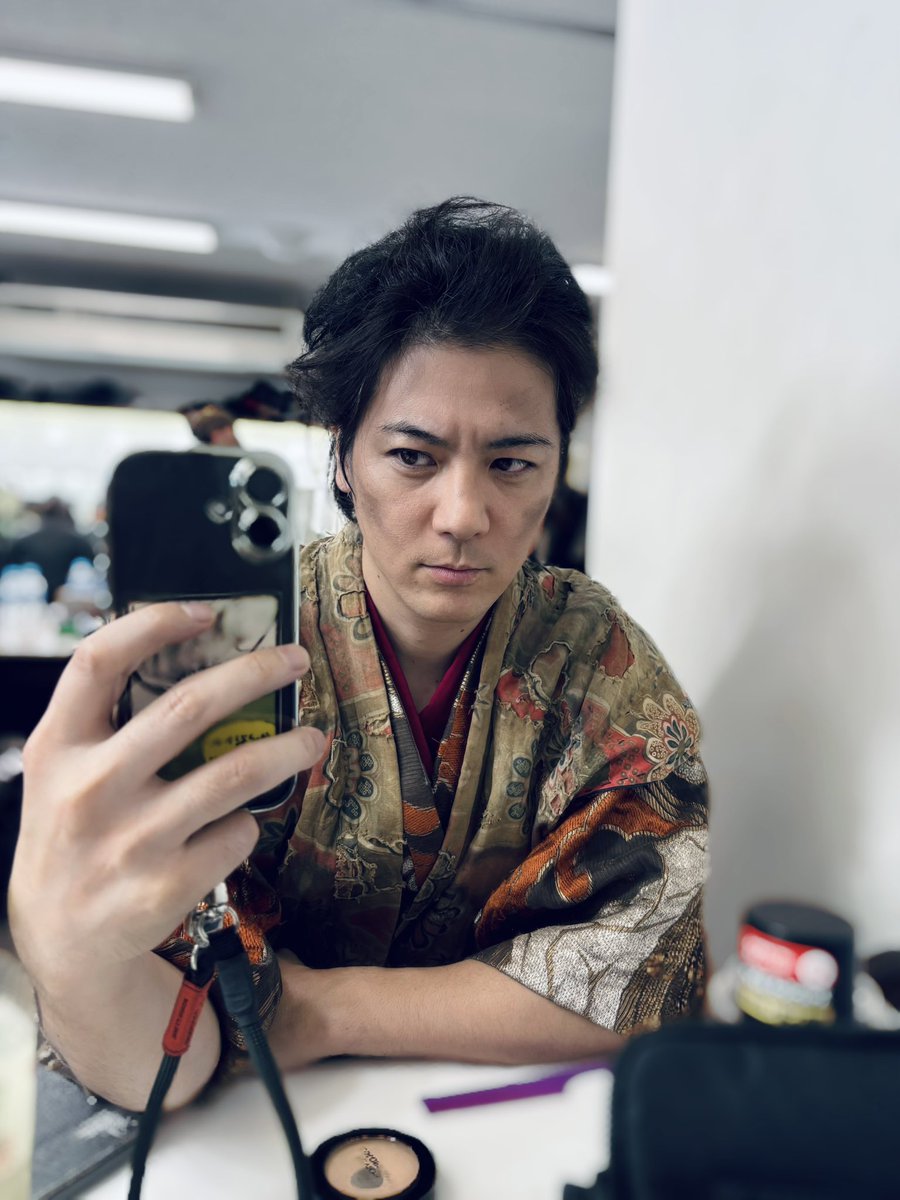 miso_jiro's tweet image. 鬼ノ光初日無事に終わりました!!!
演出の直也くんを筆頭に、みんなで必死に駆け抜けてきました!!!
ようやく初日の幕が開き、感無量でございます!!!
しっかりと最後まで役として生き抜きたいと思います!!!
#鬼ノ光
#中村誠治郎