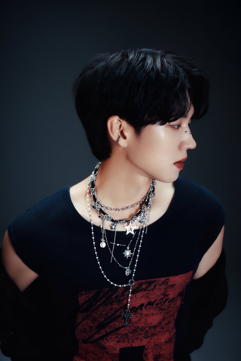 남우현 (Nam Woo Hyun)
5th Mini Album [Tree Ring]

𝗖𝗼𝗻𝗰𝗲𝗽𝘁 𝗣𝗵𝗼𝘁𝗼 #𝟰

Release on
➫ 2025.07.30 6PM (KST) 

#남우현 #NAMWOOHYUN
#TreeRing #20250730_6PM
#빌리언스 #BILLIONS