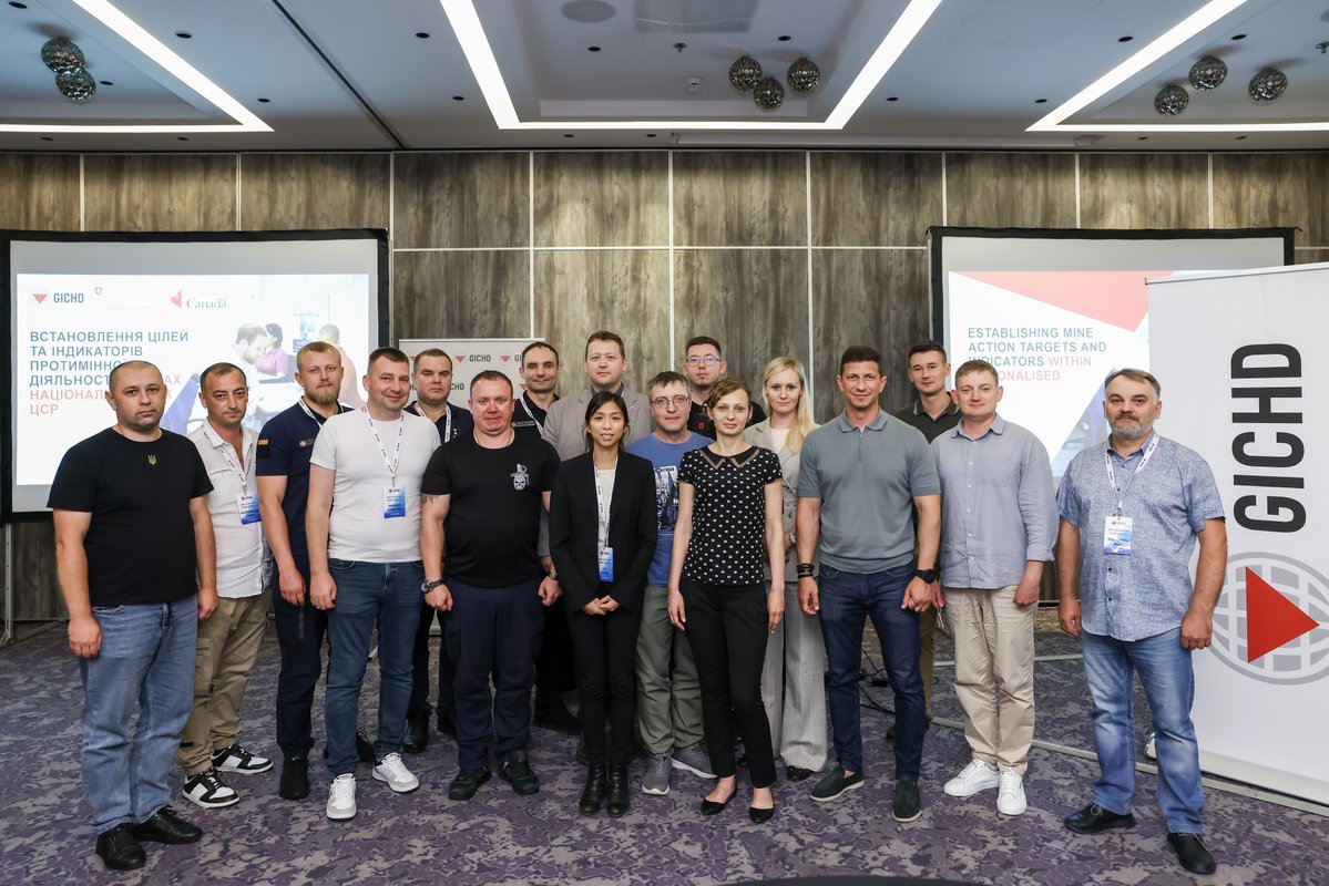 theGICHD's tweet image. #Ukraine🇺🇦: in Kyiv, mine action &amp;amp; development experts joined our training on &apos;Linking Mine Action &amp;amp; Global Agendas&apos; to explore how mine action supports the #2030Agenda, food security, &amp;amp; recovery. With support from @SwissMFA &amp;amp; @CanadaFP. Interested?➡️link.gichd.org/SDGTraining