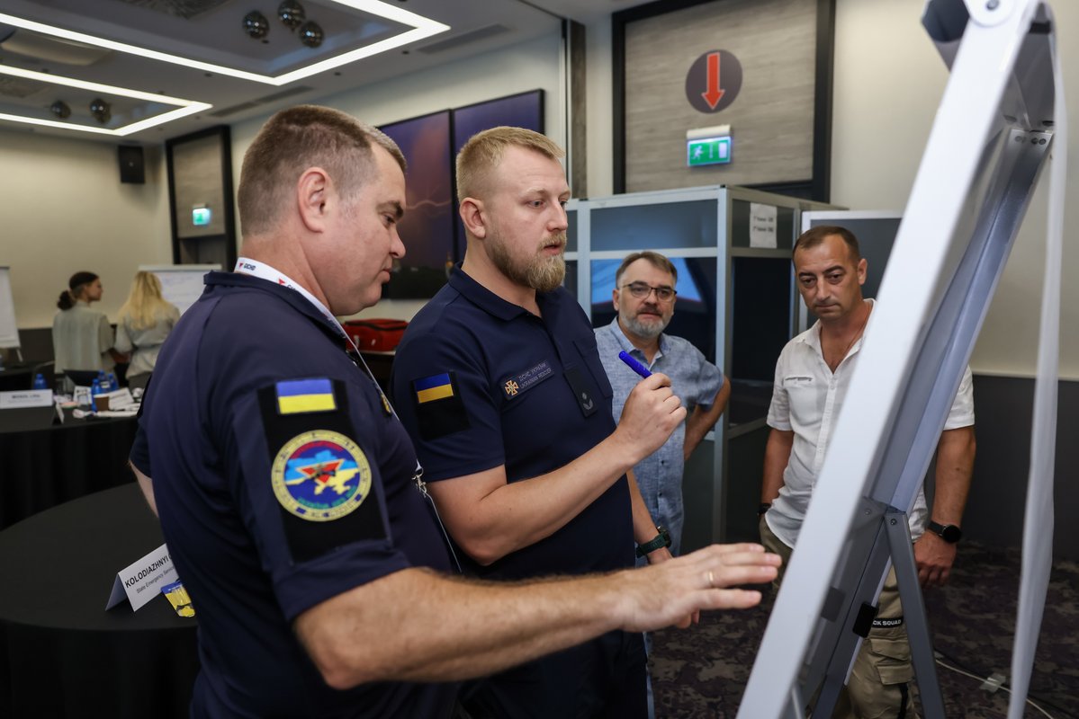 theGICHD's tweet image. #Ukraine🇺🇦: in Kyiv, mine action &amp;amp; development experts joined our training on &apos;Linking Mine Action &amp;amp; Global Agendas&apos; to explore how mine action supports the #2030Agenda, food security, &amp;amp; recovery. With support from @SwissMFA &amp;amp; @CanadaFP. Interested?➡️link.gichd.org/SDGTraining