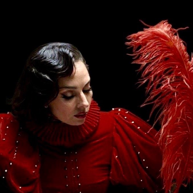 plusmusicbr's tweet photo. CURIOSIDADE: A maravilhosa, “Don’t Call Tonight”, é a ÚNICA faixa do Mayhem que não foi incluída na turnê do disco ou nos shows anteriores. https://t.co/Dbemt6QhFr