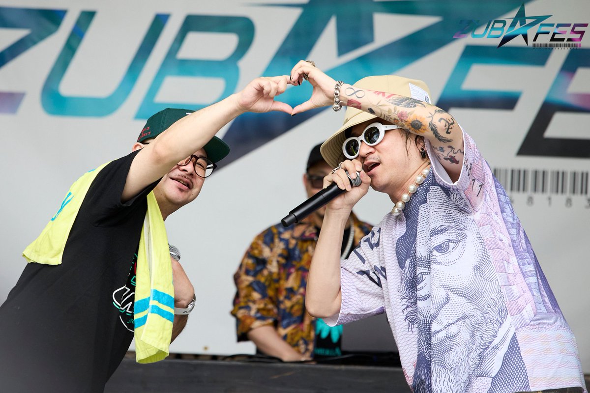 zuba_fes's tweet image. \ZUBA☆FES 2025/
2025.5.24-25

【写真で振り返り📷】
genius foolさん！
@genius_fool3

25日トップバッター！
かっこいいパフォーマンスとゆるく面白いMCで、会場をとっても盛り上げてくれました🔥

出演者のインタビュー記事はこちら⬇️
zubafes.com/interview

#zubafes
#ズバフェス