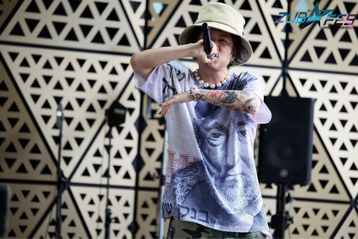 zuba_fes's tweet image. \ZUBA☆FES 2025/
2025.5.24-25

【写真で振り返り📷】
genius foolさん！
@genius_fool3

25日トップバッター！
かっこいいパフォーマンスとゆるく面白いMCで、会場をとっても盛り上げてくれました🔥

出演者のインタビュー記事はこちら⬇️
zubafes.com/interview

#zubafes
#ズバフェス