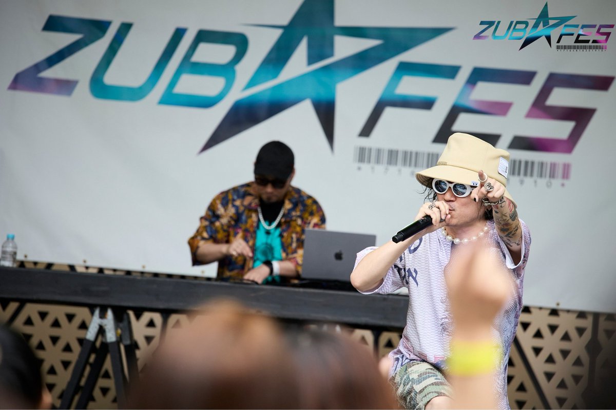 zuba_fes's tweet image. \ZUBA☆FES 2025/
2025.5.24-25

【写真で振り返り📷】
genius foolさん！
@genius_fool3

25日トップバッター！
かっこいいパフォーマンスとゆるく面白いMCで、会場をとっても盛り上げてくれました🔥

出演者のインタビュー記事はこちら⬇️
zubafes.com/interview

#zubafes
#ズバフェス