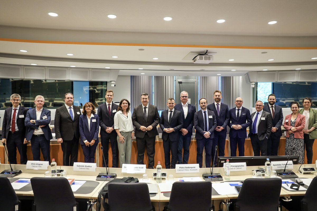 Grateful to Commissioner <a href="/tzitzikostas/">Apostolos Tzitzikostas</a> &amp; <a href="/Transport_EU/">EU Transport</a> for a constructive exchange on #GreeningFleets.

🍃👩‍🏭To meet climate goals and strengthen Europe’s industry, we need: 

 ✅ Tech-neutral ZEV definition 
 ✅ Aligned rules 
 ✅ Flexible, market-based tools 
 ✅ Strong EU