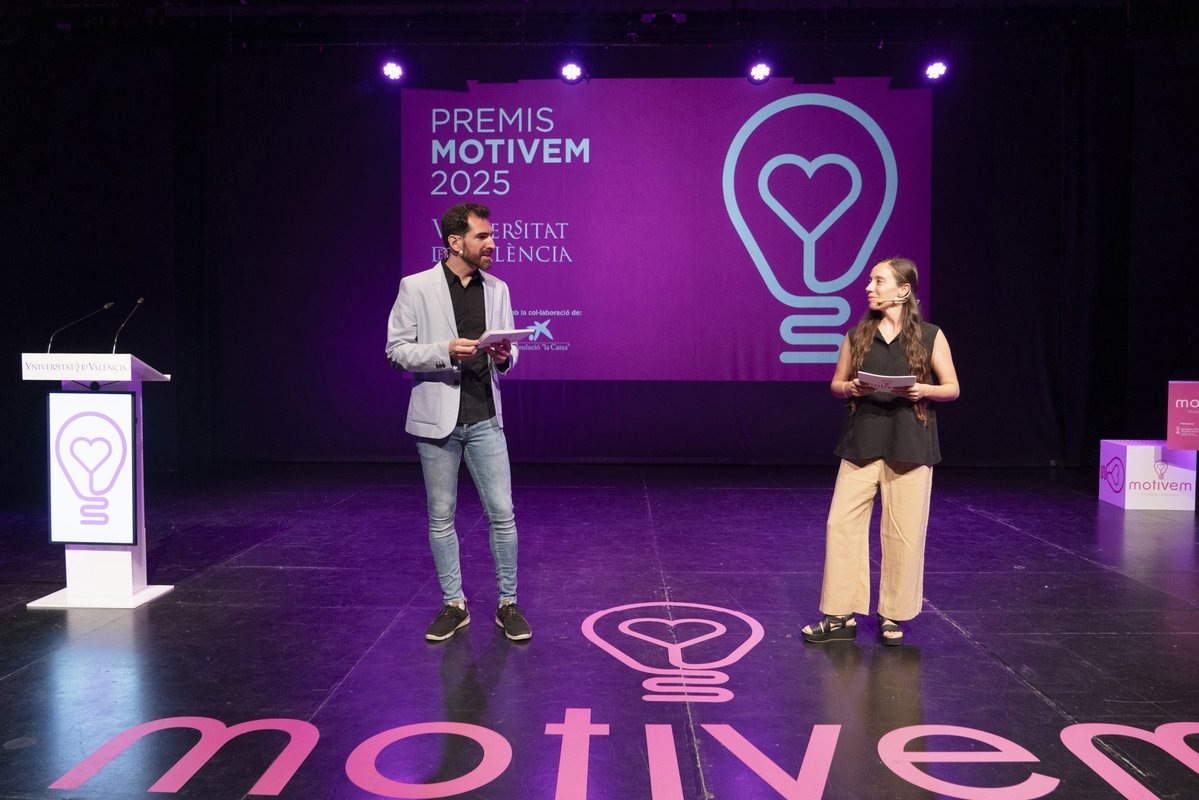ADEITUV's tweet image. 🏆Encara no has vist el lliurament dels Premis #MOTIVEM 2025 @UV_EG?
📸Ací pots veure totes les imatges de l'acte: adeituv.es/noticias-premi…
🙌🏻GRÀCIES a tots els estudiants i docents que heu participat en #MOTIVEM i que heu presentat idea.