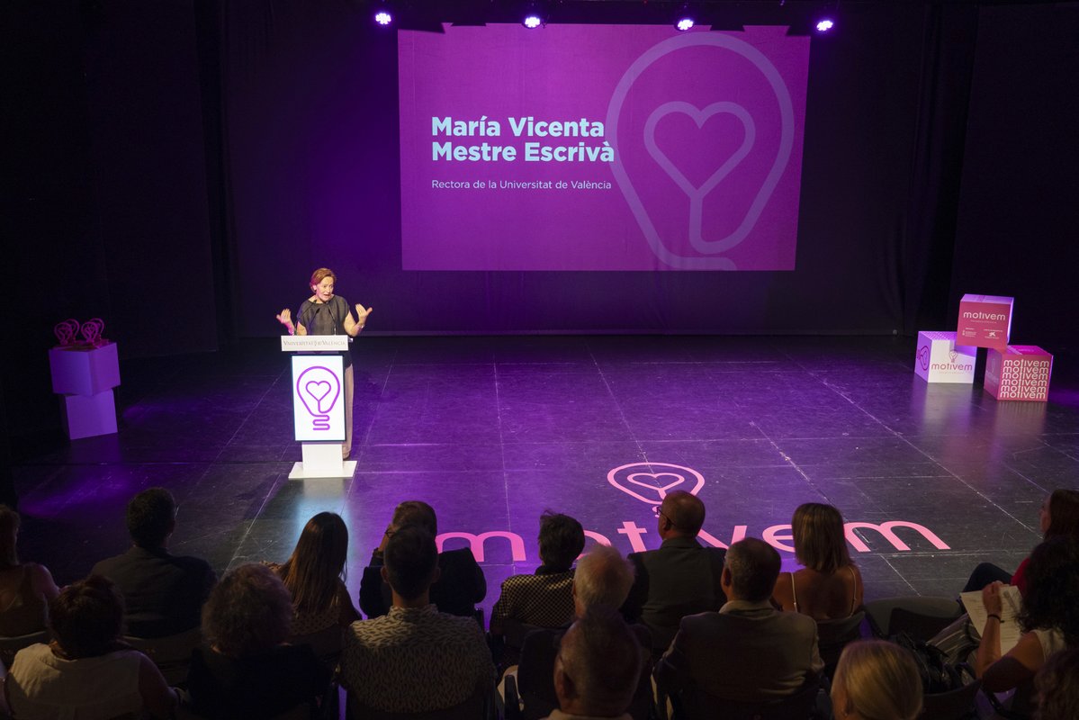 ADEITUV's tweet image. 🏆Encara no has vist el lliurament dels Premis #MOTIVEM 2025 @UV_EG?
📸Ací pots veure totes les imatges de l'acte: adeituv.es/noticias-premi…
🙌🏻GRÀCIES a tots els estudiants i docents que heu participat en #MOTIVEM i que heu presentat idea.