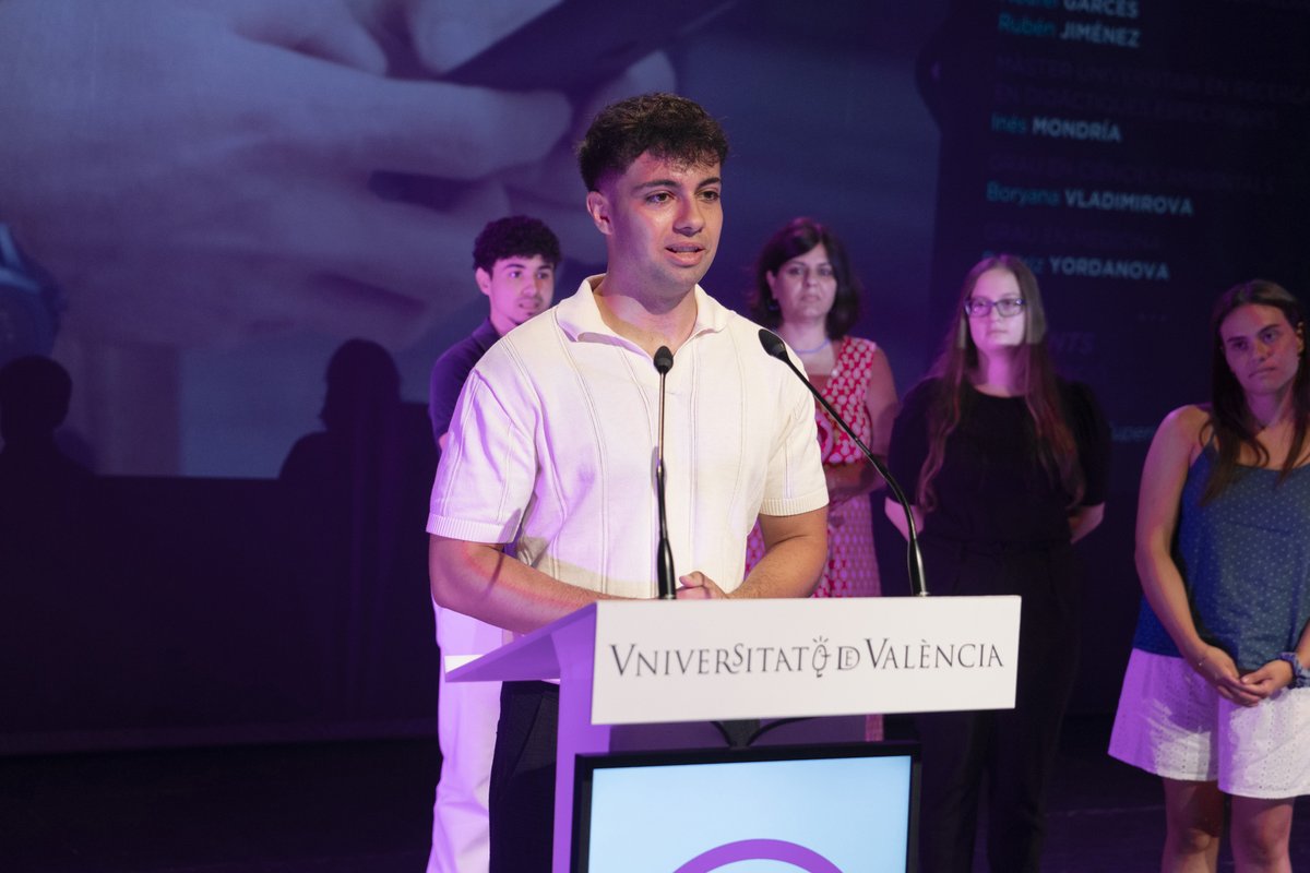 ADEITUV's tweet image. 🏆Encara no has vist el lliurament dels Premis #MOTIVEM 2025 @UV_EG?
📸Ací pots veure totes les imatges de l'acte: adeituv.es/noticias-premi…
🙌🏻GRÀCIES a tots els estudiants i docents que heu participat en #MOTIVEM i que heu presentat idea.