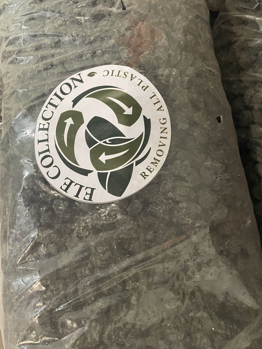 PeteVowles's tweet image. Imagine the possibilities!

A 1st of its kind in Africa, Ele-Collection is converting plastic waste from Victoria Falls into building aggregate. 

Communities are paid to collect plastic rubbish. Ele-Collection convert it into this incredible building material.

#plasticfreejuly