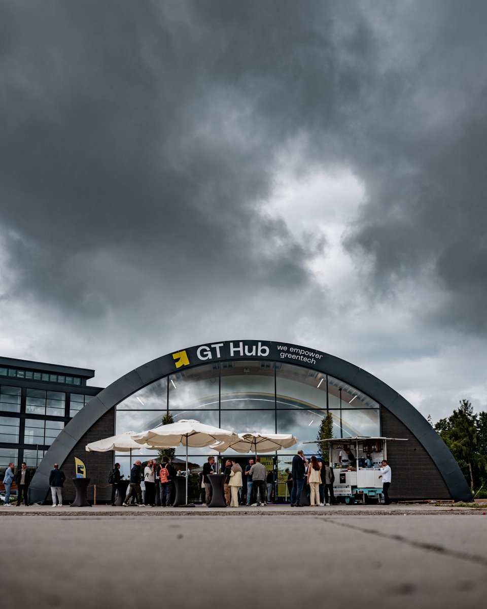 StMWK_Bayern's tweet image. Zukunftsorientiertes Ökosystem in #Memmingen: Das GreenTech Hub wird die besten Talente und Unternehmen aus dem Bereich #Nachhaltigkeit und #Digitalisierung zusammenbringen.