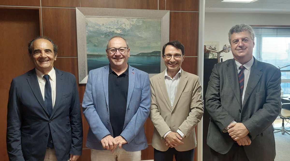 CICCP Asturias (@caminosast) on Twitter photo Agradecemos a #SantiagoRodríguezVega y #RamónMuñozCalero por recibirnos en la #AutoidadPortuariadeAvilés⚓. Con nuestro presidente, <a href="/MA_Carrillo_S/">Miguel Ángel Carrillo Suárez</a>, compartimos las ventajas del visado de trabajos según el protocolo firmado por
<a href="/PuertosEstado/">Puertos del Estado</a> y el <a href="/Colegiocaminos/">Colegio de Ingenieros de Caminos</a>👌 Agradecemos a #SantiagoRodríguezVega y #RamónMuñozCalero por recibirnos en la #AutoidadPortuariadeAvilés⚓. Con nuestro presidente, <a href="/MA_Carrillo_S/">Miguel Ángel Carrillo Suárez</a>, compartimos las ventajas del visado de trabajos según el protocolo firmado por
<a href="/PuertosEstado/">Puertos del Estado</a> y el <a href="/Colegiocaminos/">Colegio de Ingenieros de Caminos</a>👌