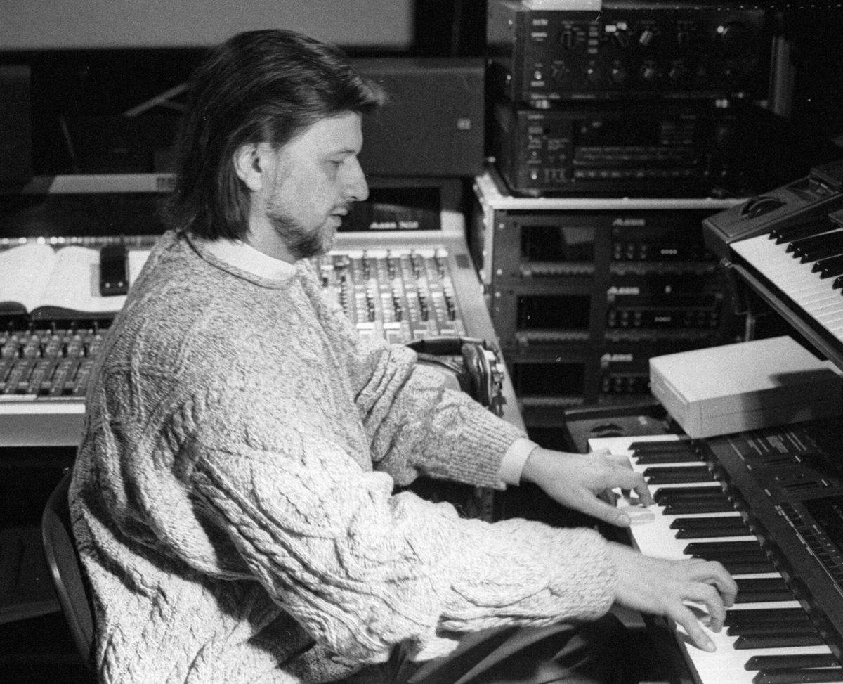Russia's tweet image. ๐ Born #OTD in 1945, Russian composer Alexey #Rybnikov turns 80!
๐ฅ He gave Soviet music an extra edge โ blending rock, drama & raw feelings. Juno and Avos, Joaquin Murieta, Elektronic โ his hits still haunt and thrill, decades later.
๐ฅณ Happy 80th to the legend!