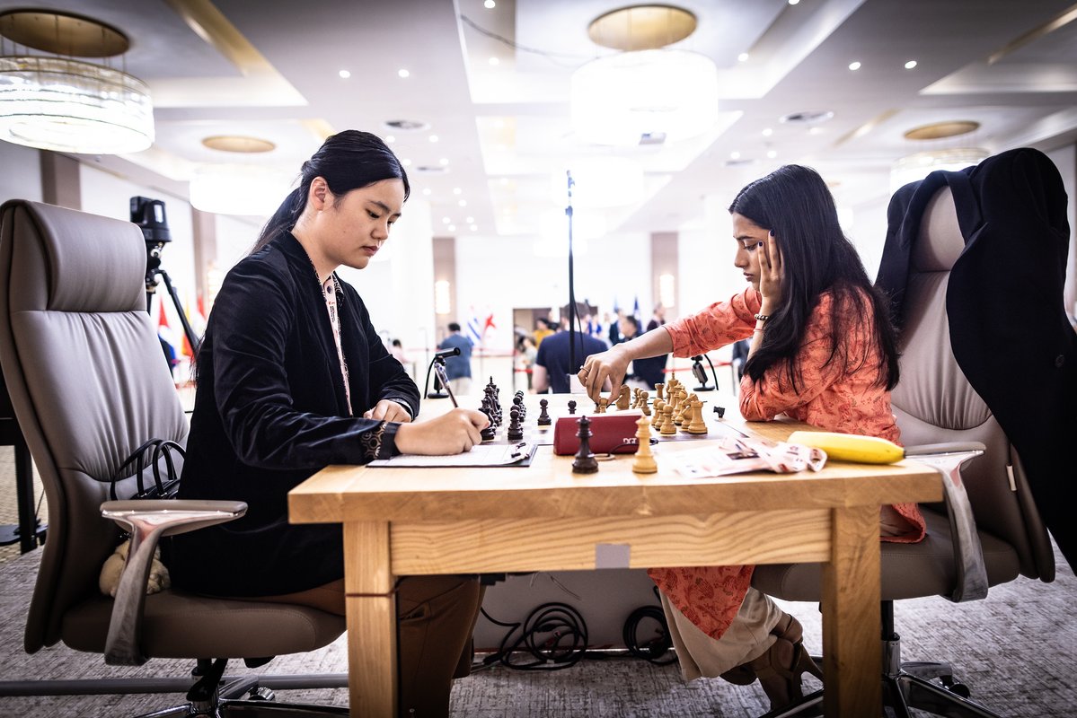 nikchess's tweet image. महिला विश्व कप 2025: दिव्या देशमुख की शानदार जीत
✍️ @devanshsinghhhh @FIDE_chess #Divyadeshmukh @ChessbaseIndia @ChessbaseHindi #HindiNews
जॉर्जिया के बातुमी शहर में चल रहे महिला विश्व कप के चौथे राउंड का पहला मुक़ाबला भारतीय खिलाड़ियों के लिए शानदार रहा। भारत की अंतरराष्ट्रीय…