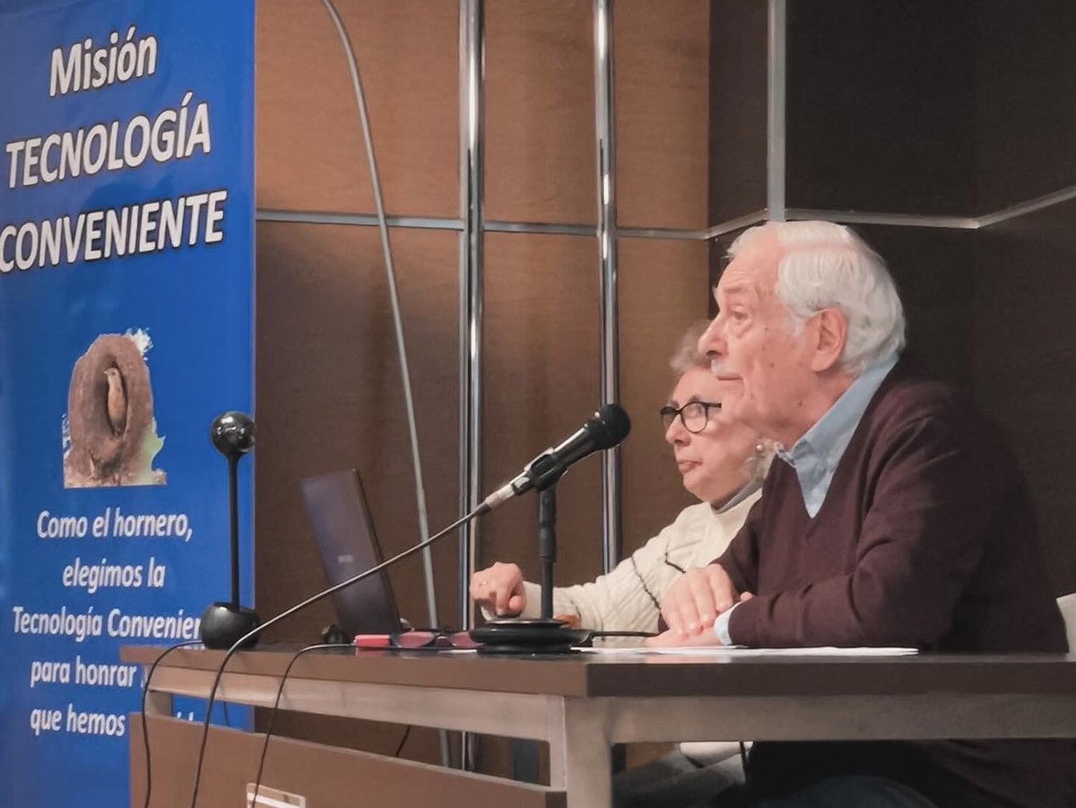 sutpapeajes's tweet photo. Participamos del encuentro en la UNDAV sobre “Tecnologías Convenientes para la Soberanía Latinoamericana”, donde se discutió el rol estratégico del conocimiento y la innovación en el trabajo.

Capacitarnos es prepararnos para transformar el futuro de nuestra actividad ✌🏻 https://t.co/4qs0tD6iov