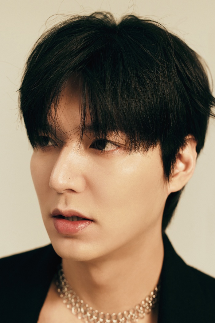 "Before #Pachinko, in my early 30s, I felt I couldn't last another 10 years with the energy I had, but things changed after appearing in Pachinko.I Became Freer" "
#OmniscientReaderTheProphecy #전지적독자시점 #LeeMinHo #이민호 <a href="/ActorLeeMinHo/">Lee Min Ho</a> #YooJoongHyuk