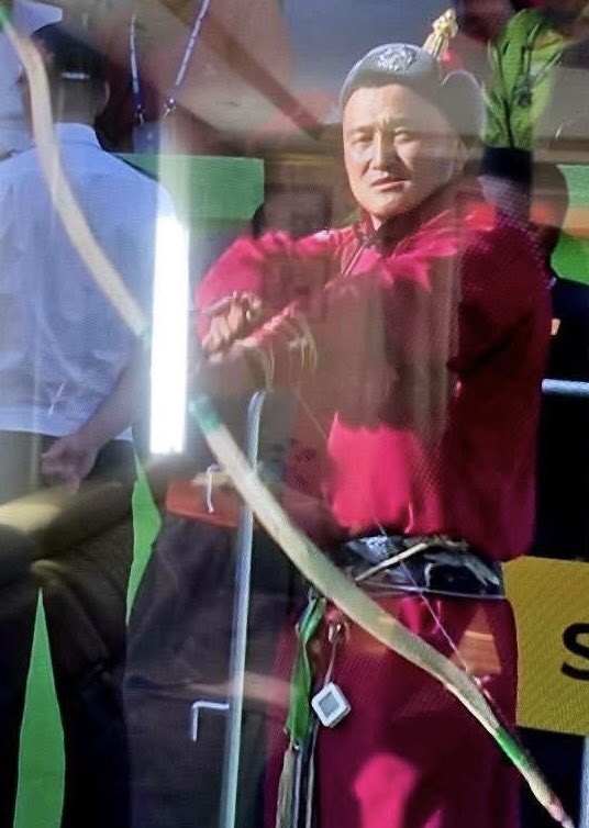 АРДЫН ХУВЬСГАЛЫН 104 ЖИЛИЙН ОЙН БАЯР НААДАМ: 
(БӨХ, МОРЬ, СУР-ШАГАЙН ХАРВААНЫ ТОЙМ МЭДЭЭ) 

Ерөнхийлөгч У.Хүрэлсүх бэлэг дэмбэрэлтэй үг хэлж, баяр наадмын үйл ажиллагааг нээлээ. 

ХҮЧИТ БӨХИЙН БАРИЛДААН: 
Улсын аварга цолтонгууд тэргүүлсэн 512 хүчит бөх барилдлаа. 

ТҮРҮҮ БӨХ: