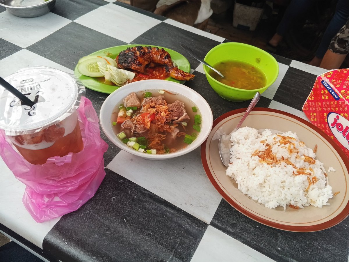 andripanda_'s tweet photo. Diet kurangi nasi 😁 https://t.co/I4RCEKl66u