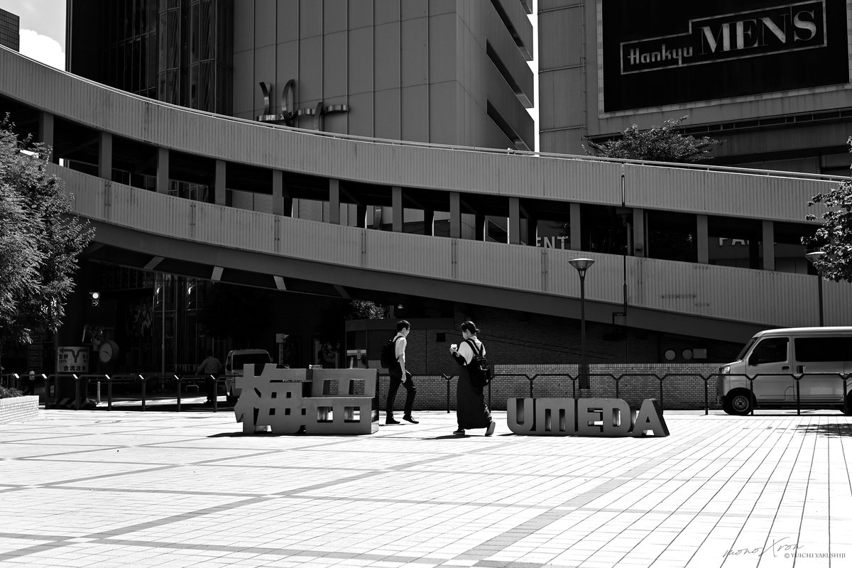 monochrome Osaka
curve