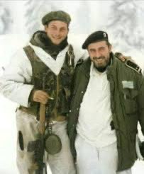 Cetres1's tweet image. Bosna’daki savaş zamanında 7. Müslüman Tugayı’nın komutanı ve aynı zamanda Nakşibendi Şeyhi olan Halil Brzina (72) bu sabah tedavi gördüğü hastanede vefat etti. 
Allah mekanını cennet eylesin.