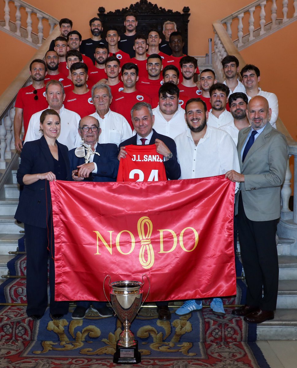 jlsanzalcalde's tweet photo. El #SueñoDeBarrioyCantera que es nuestro @TrianaCF19 también formará ya parte del callejero de Sevilla

La rotonda de nueva construcción que creamos para facilitar la entrada al Charco de la Pava llevará el nombre de este club histórico de la ciudad tras ser aprobado hoy en Pleno https://t.co/OMcmO39GWT