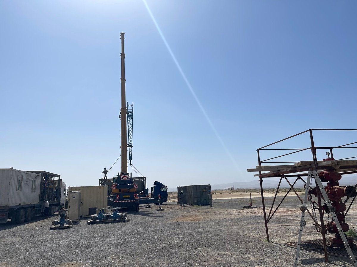 PredatorOilGas's tweet image. Offloading and siting Itafluids well testing equipment at MOU-3
