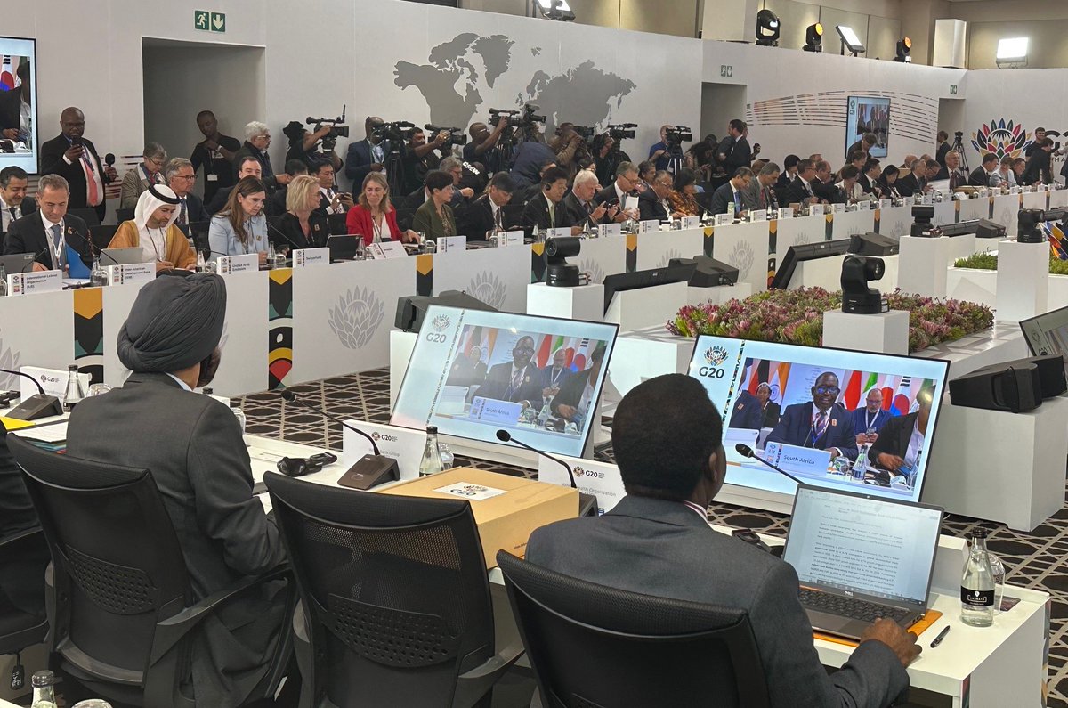 sif_sfi's tweet image. 🇨🇭 at G20 meeting in South Africa: On 17/18 July 2025, State Secretary Daniela Stoffel represents 🇨🇭at the meeting of @g20org finance ministers and central bank governors in Durban, including Martin Schlegel, Chairman of @SNB_BNS .
sif.admin.ch/en/newnsb/tstX…
@efd_dff
