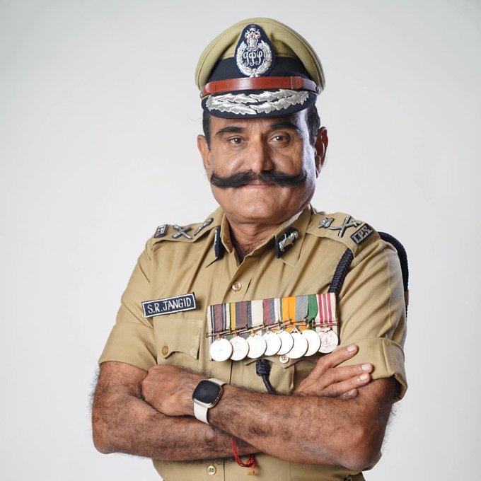 Dr Mahesh Sharma (@dr_maheshs01) on Twitter photo तमिलनाडु के पूर्व DGP श्री सांगाराम जी को RPSC सदस्य मनोनीत होने पर बहुत बहुत बधाई एवं हार्दिक शुभकामनाएँ..💐👏🏻
आशा है की आप छात्र हितों में काम करेगे,
आपकी वर्दी के सितारे आपकी क़ाबिलियत पर मेहनत का परिचय है ।
<a href="/drsrjangidips/">Dr. S R Jangid IPS</a>
<a href="/RPSC1/">RPSC, Ajmer</a> तमिलनाडु के पूर्व DGP श्री सांगाराम जी को RPSC सदस्य मनोनीत होने पर बहुत बहुत बधाई एवं हार्दिक शुभकामनाएँ..💐👏🏻
आशा है की आप छात्र हितों में काम करेगे,
आपकी वर्दी के सितारे आपकी क़ाबिलियत पर मेहनत का परिचय है ।
<a href="/drsrjangidips/">Dr. S R Jangid IPS</a>
<a href="/RPSC1/">RPSC, Ajmer</a>