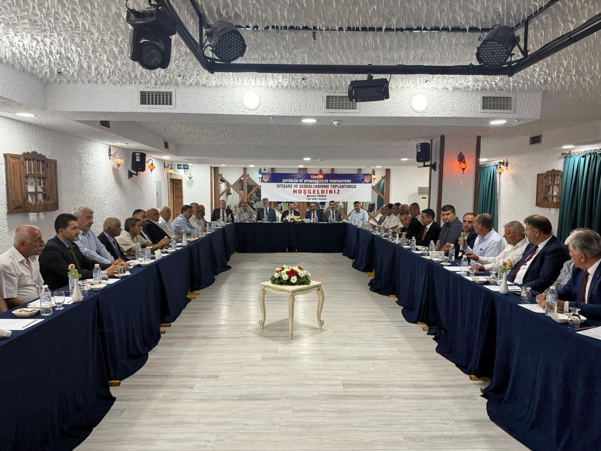 Başkanımız; TŞOF Genel Başkanımızın, Sivas, Tokat, Kayseri ve Yozgat il, ilçe Ulaşım Oda Başkanlarımız ile düzenlediği TŞOF İstişare ve Değerlendirme Toplantısına katıldı. 
Ulaşım esnaflarımızın sorunları ve çözüm önerilerinin görüşüldüğü toplantının hayırlı olmasını dileriz.