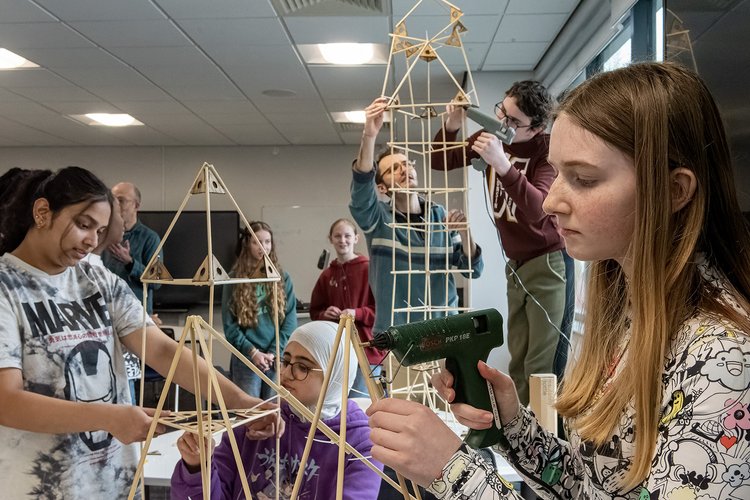 The Goldsmiths' Foundation (@gsccharity) on Twitter photo We are excited to announce The Goldsmiths’ Company is partnering with <a href="/natsatclub/">National Saturday Club</a> in a new 3-year collaboration! As headline subject partner for Art&Design, expanding free access to creative education for young people across the UK, empowering the next generation of creatives. We are excited to announce The Goldsmiths’ Company is partnering with <a href="/natsatclub/">National Saturday Club</a> in a new 3-year collaboration! As headline subject partner for Art&Design, expanding free access to creative education for young people across the UK, empowering the next generation of creatives.