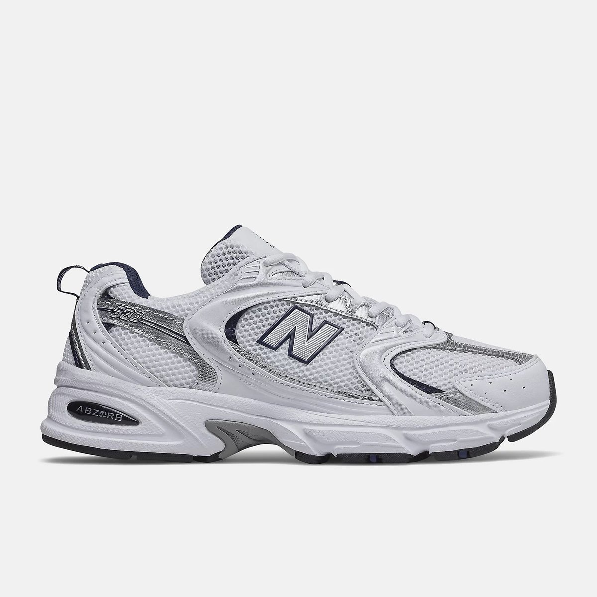 ohmyramsey's tweet photo. altra propaganda per cui non cadrò mai: questo tipo di scarpe ORRENDE che se te le mettevi alle medie i tuoi compagni ti tiravano le pietre (e facevano bene) e adesso costano un occhio della testa perché vanno di moda??? mio padre le usa per andare a fare fisioterapia nn so https://t.co/lXiUFK5TTu