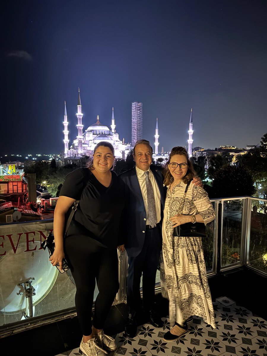 instagram.com/p/DMND2RIsUvv/…

Ailecek Ayasofya Camii ve Ayasofya Tarih ve Deneyim müzesini ziyaret ettikten sonra Sultanahmet meydanındaki 7 Tepe restoranda yorgunluk attık, İstanbul’u özlemişiz…