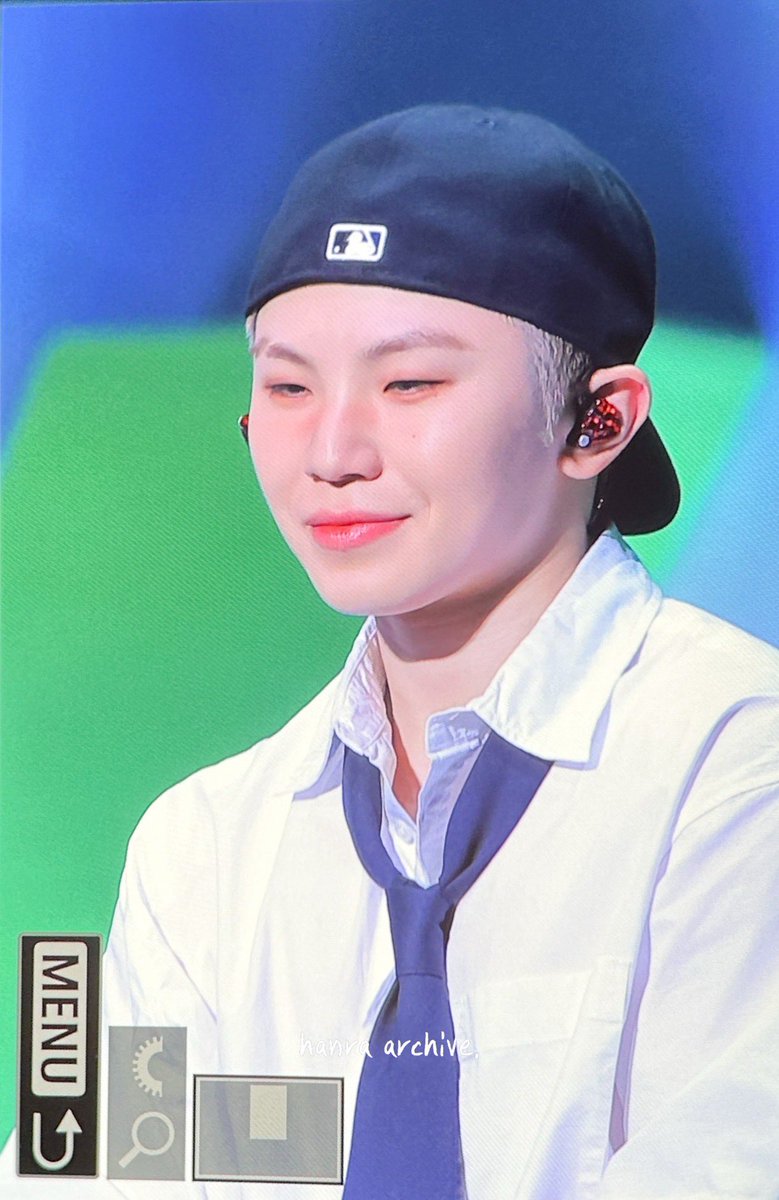 hanra_archive's tweet photo. 250717 BUNTAI 팬파티 

꺅 모자에 블러셔!!!!!!!!!💖💖💖

#우지 #WOOZI #ウジ #세븐틴 #Seventeen https://t.co/W3s3oLOyUT