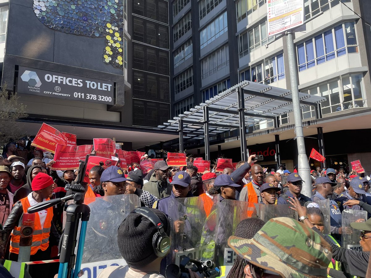 DOD is joining anti-xenophobia activists from various organisations gathered outside the SERI offices to ‘welcome’ Operation Dudula.

#Handsoffcivilsocietyorganisations
