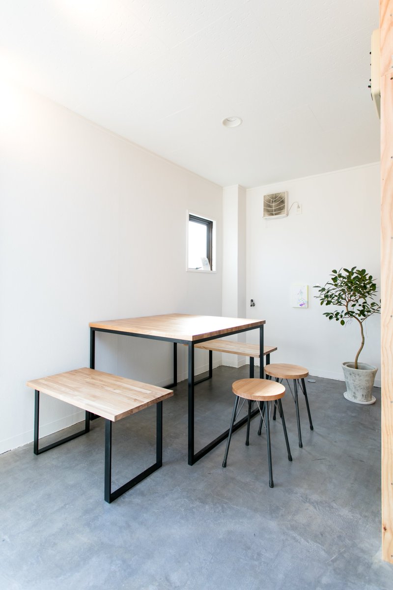 tsumasaki__jp's tweet image. 【ゆる募・拡散歓迎】
代々木上原にある事務所を退去予定です。内装をバラす前にそのまま引き継いで使ってくれる方がいればと思い、ゆるく募集してみます。
建物自体は古めですが、そのぶん家賃は控えめです。
興味ある方いたらご連絡ください！さらに詳細（家賃や契約条件など）もお伝えできます。