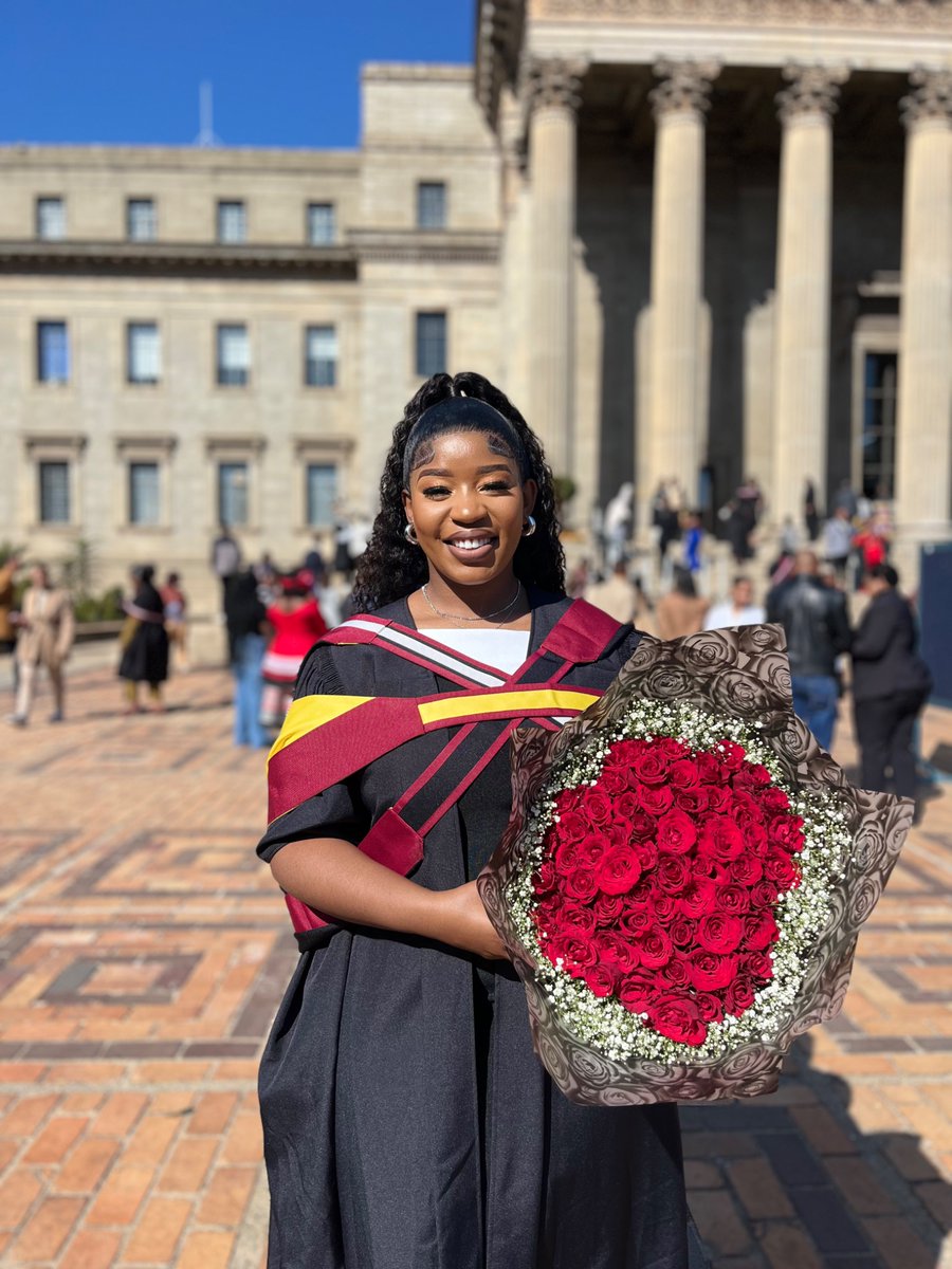refiloe_fiffy1's tweet image. Degreed, honoured and mastered 👩🎓🎓
A 3X Wits graduate 😌😌
