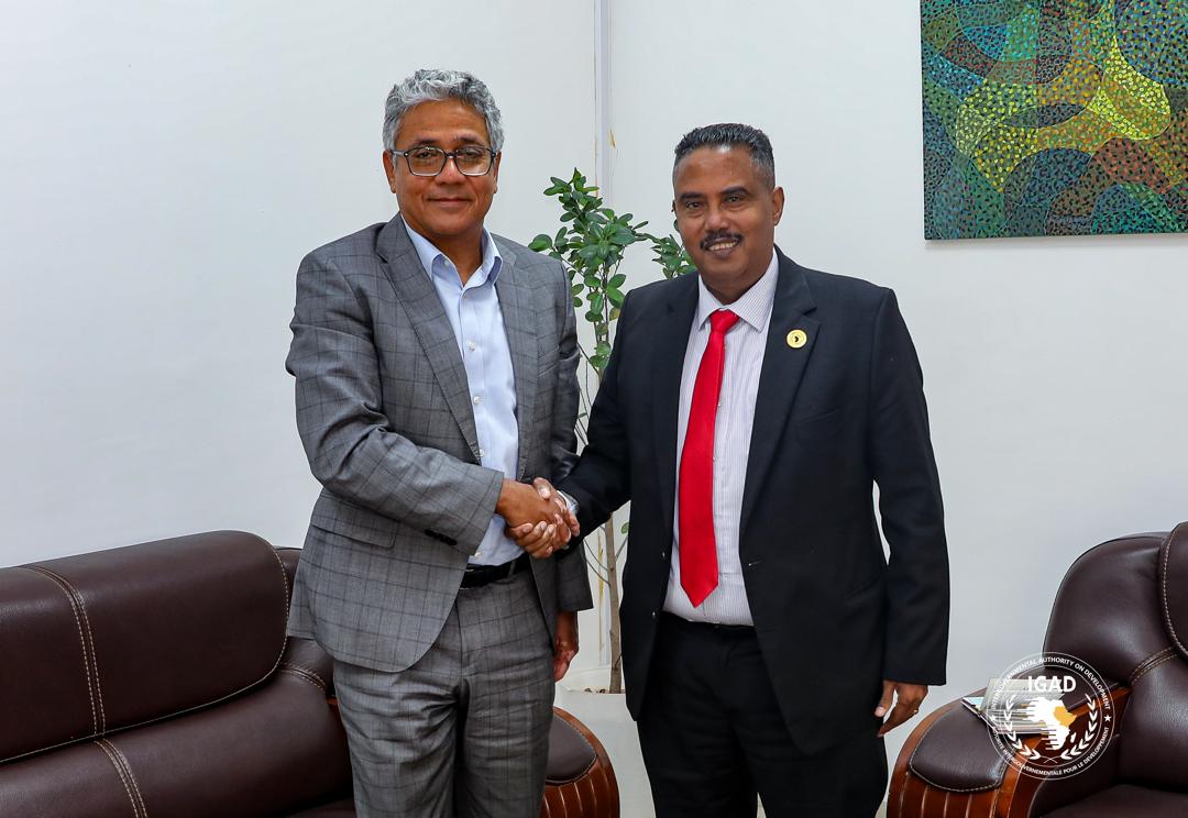 AbebeMuluneh's tweet image. Today, I met with Mr. Graham Maitland, Director of the Eastern Africa Division, @UNDPPA &amp;amp; the Department of Peace Operations. We discussed the regional #peace &amp;amp; #security landscape, the need for a unified approach to the Sudan crisis, &amp;amp; the role of #IGAD in conflict resolution.