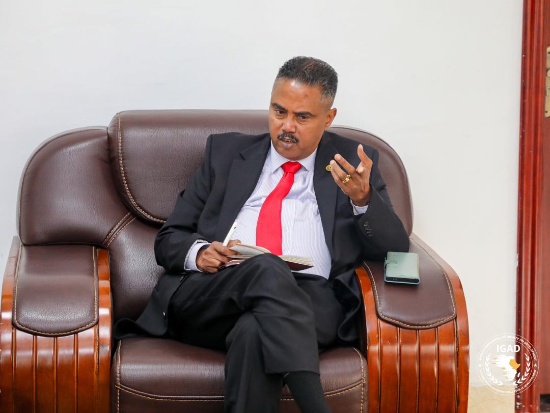 AbebeMuluneh's tweet image. Today, I met with Mr. Graham Maitland, Director of the Eastern Africa Division, @UNDPPA &amp;amp; the Department of Peace Operations. We discussed the regional #peace &amp;amp; #security landscape, the need for a unified approach to the Sudan crisis, &amp;amp; the role of #IGAD in conflict resolution.