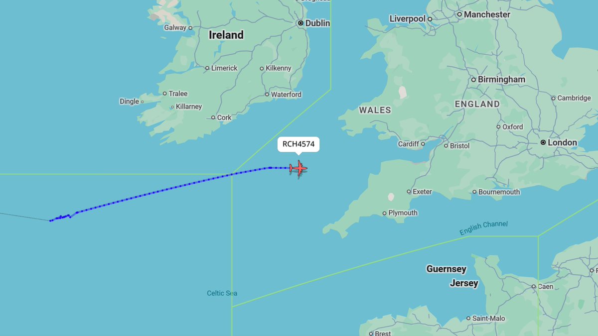 EISNspotter's tweet image. USAF C-17A #RCH4574 is inbound to RAF Lakenheath from Kirtland AFB on a nuclear airlift mission (PNAF).
08-8200 / #AE2FAC