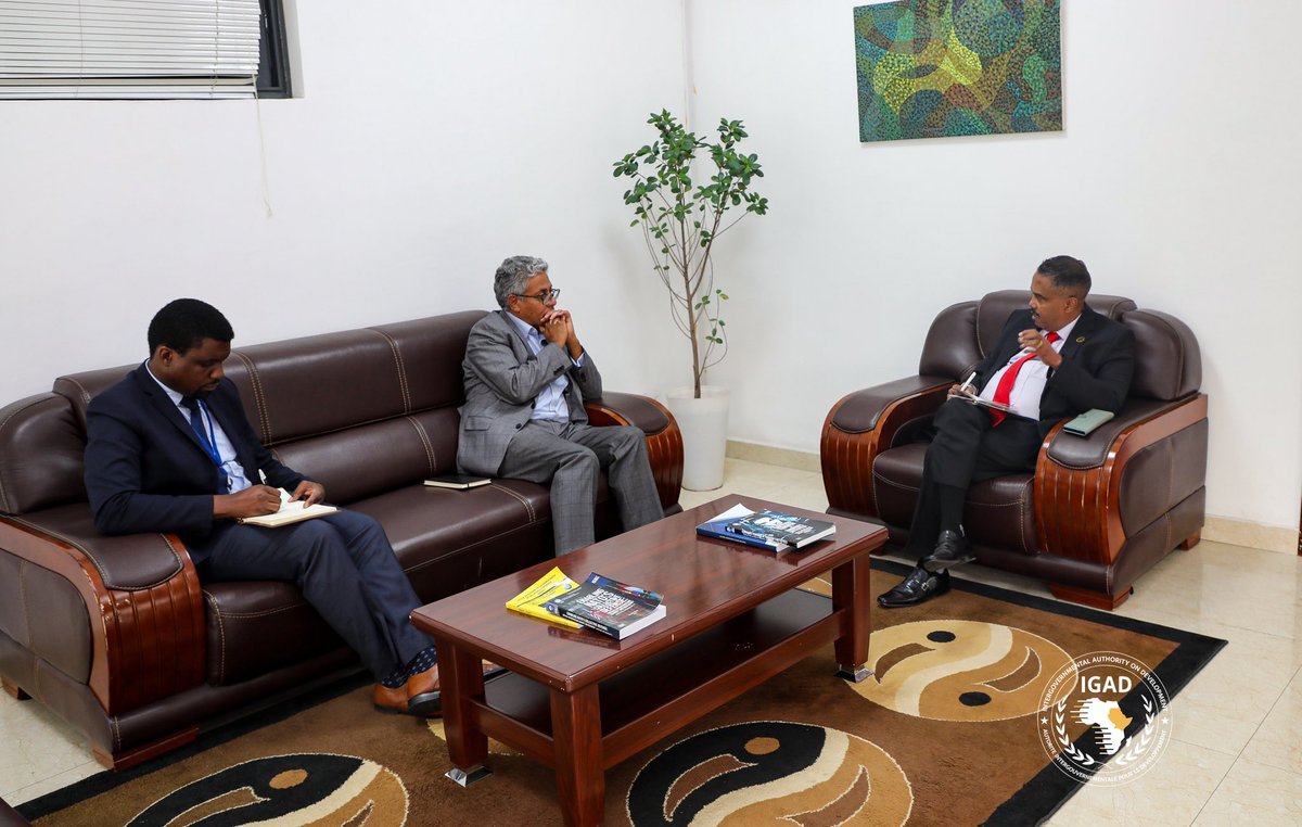 IGADPeace's tweet image. 📍Addis Ababa, Ethiopia | 17 July 2025
Commander @AbebeMuluneh, Director of the IGAD Peace and Security Division, today, received Mr. Graham Maitland, Director Eastern Africa Division, @UNDPPA and the Department of Peace Operations (DPO).
They reviewed the region’s peace and…