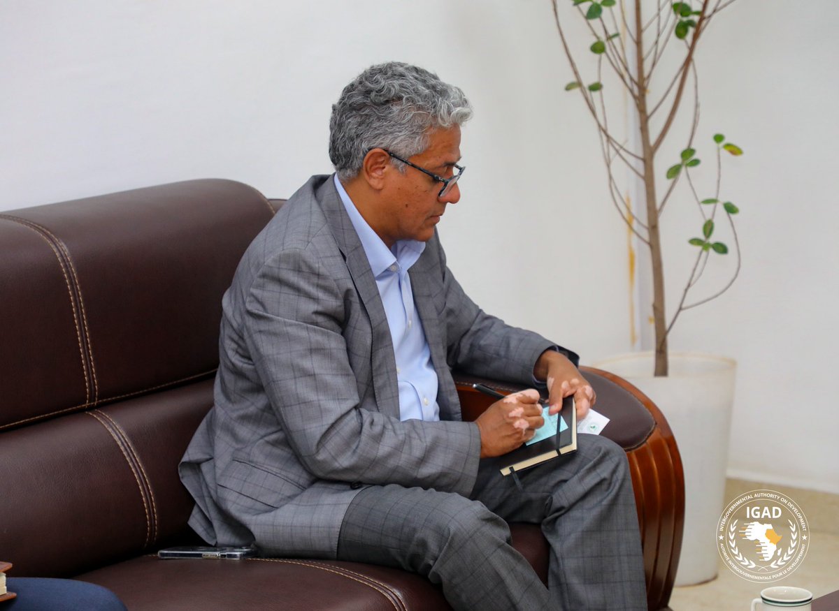 IGADPeace's tweet image. 📍Addis Ababa, Ethiopia | 17 July 2025
Commander @AbebeMuluneh, Director of the IGAD Peace and Security Division, today, received Mr. Graham Maitland, Director Eastern Africa Division, @UNDPPA and the Department of Peace Operations (DPO).
They reviewed the region’s peace and…