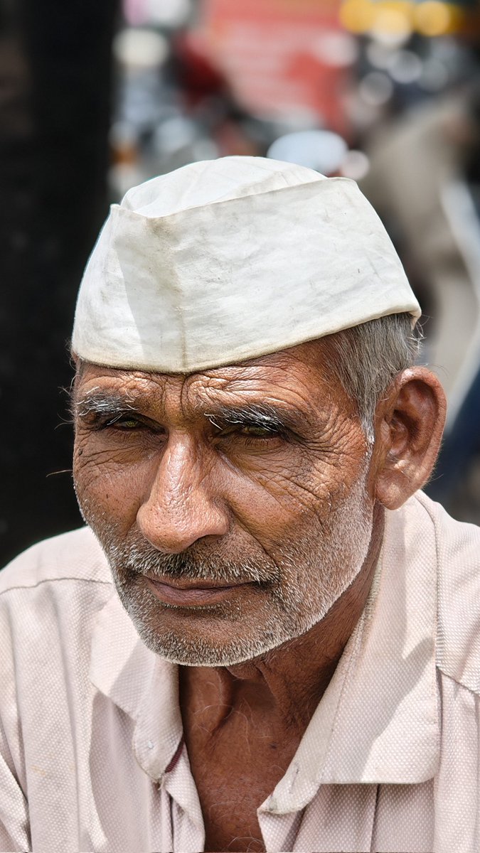 The_TechWizard_'s tweet image. Captured a Portrait of a fruit vendor on my way to office.
#withNothing Phone (3)