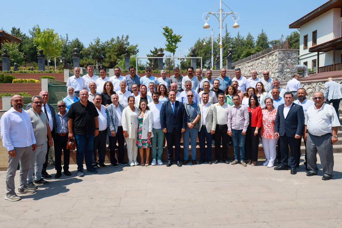Manisa Büyükşehir Belediye Başkanımız Besim Dutlulu, CHP Manisa İl Başkanımız İlksen Özalper, CHP Grup Başkanvekilimiz Erdinç Yavaşlı ve CHP Yunusemre İlçe Başkanımız Mehmet Arslan ile birlikte Yunus Park Kültürpark’ta muhtarlarımızla bir araya geldik.

Sayın Dutlulu, hem tanışma