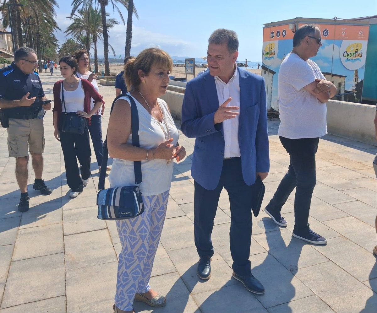 aigua_cat's tweet image. El director de l' @aigua_cat, Josep Lluís Armenter i l'alcaldessa de @ajcubelles, Rosa Fonoll, visiten les zones del municipi afectades per les pluges del passat dissabte.
✔️ S'han valorat els efectes i s'analitzaran les possibles actuacions de restitució del medi.
