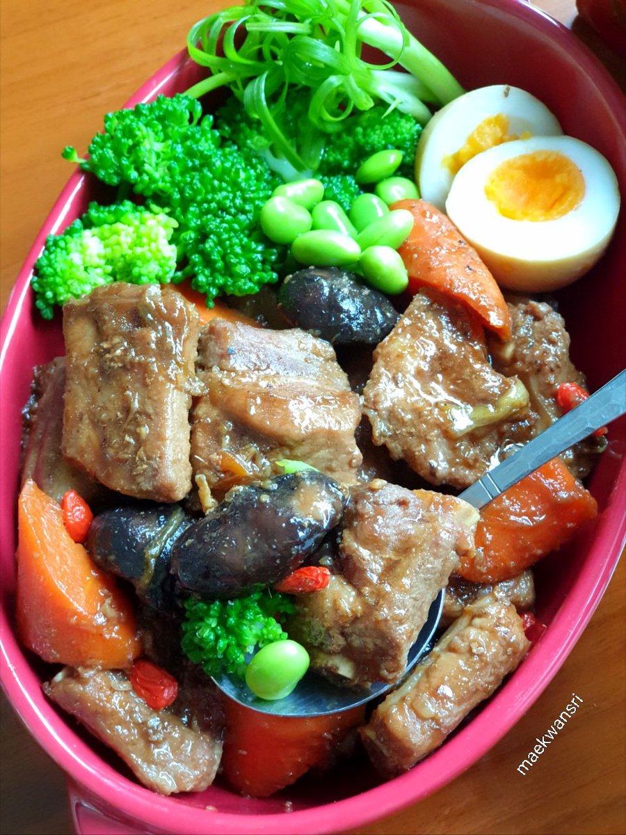 KwansriR's tweet image. ขอเป็นวัน "Cheat Day" บ้างนะ กับ "ซี่โครงหมูอบ" แบบบ้านๆ เนื้อนุ่มฉ่ำมาก😋